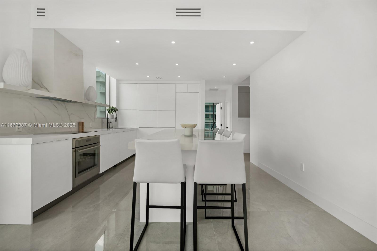 ELOQUENCE ON THE BAY COND - Residential