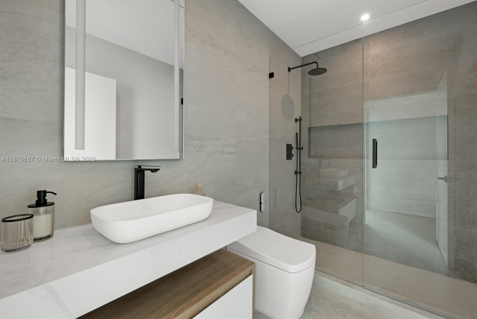 ELOQUENCE ON THE BAY COND - Residential