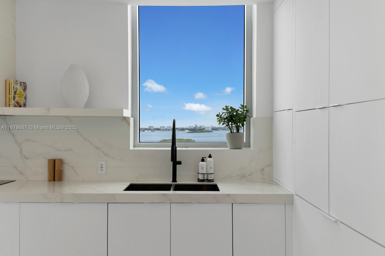 ELOQUENCE ON THE BAY COND - Residential