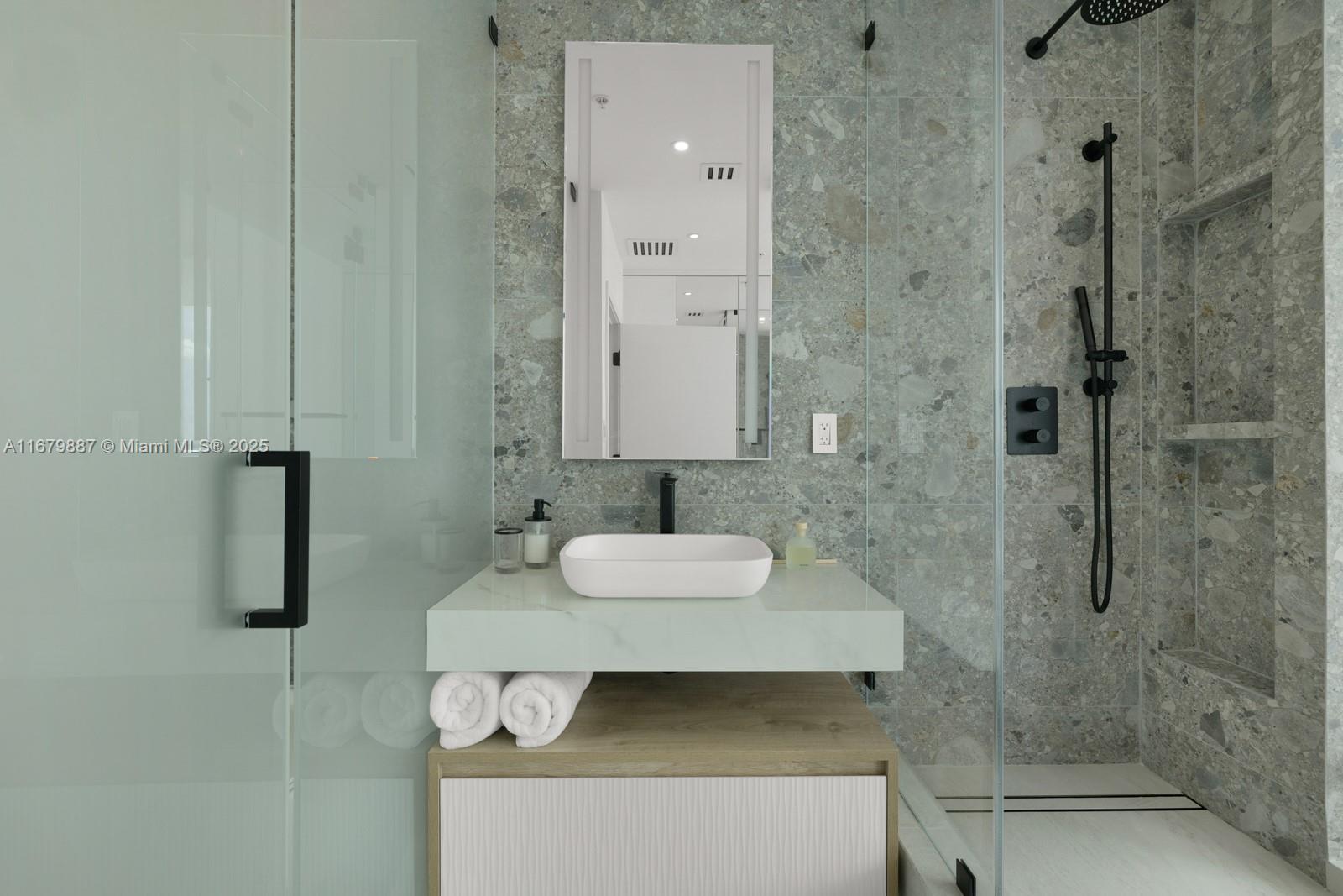 ELOQUENCE ON THE BAY COND - Residential