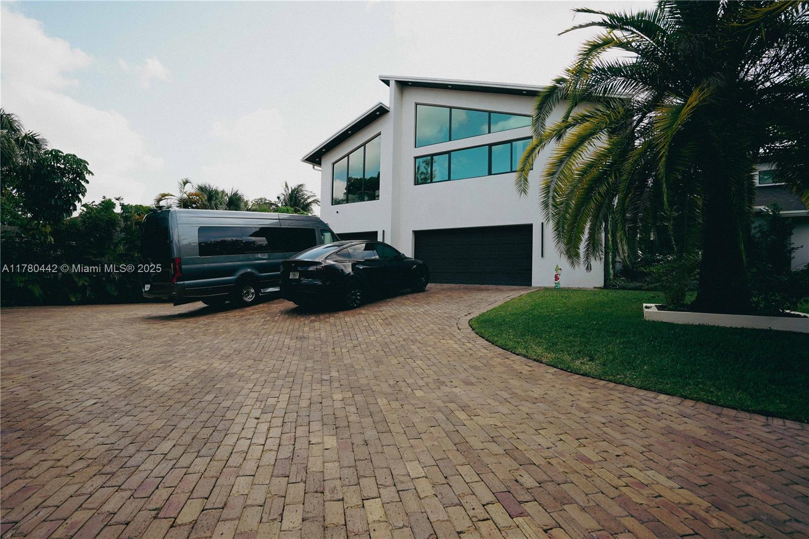 5251 NW 80th Ter