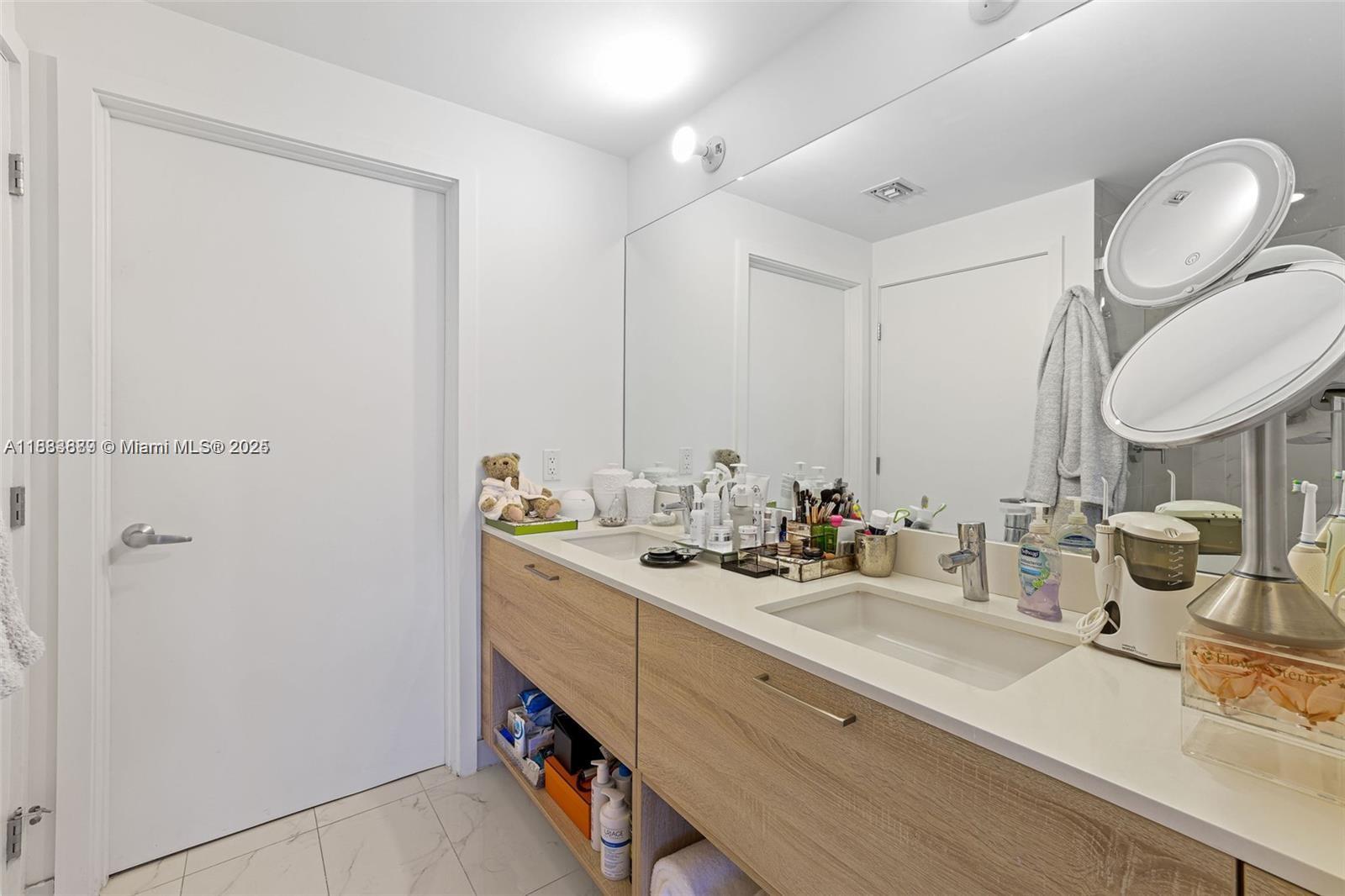 THE HARBOUR SOUTH CONDO - Residential Lease