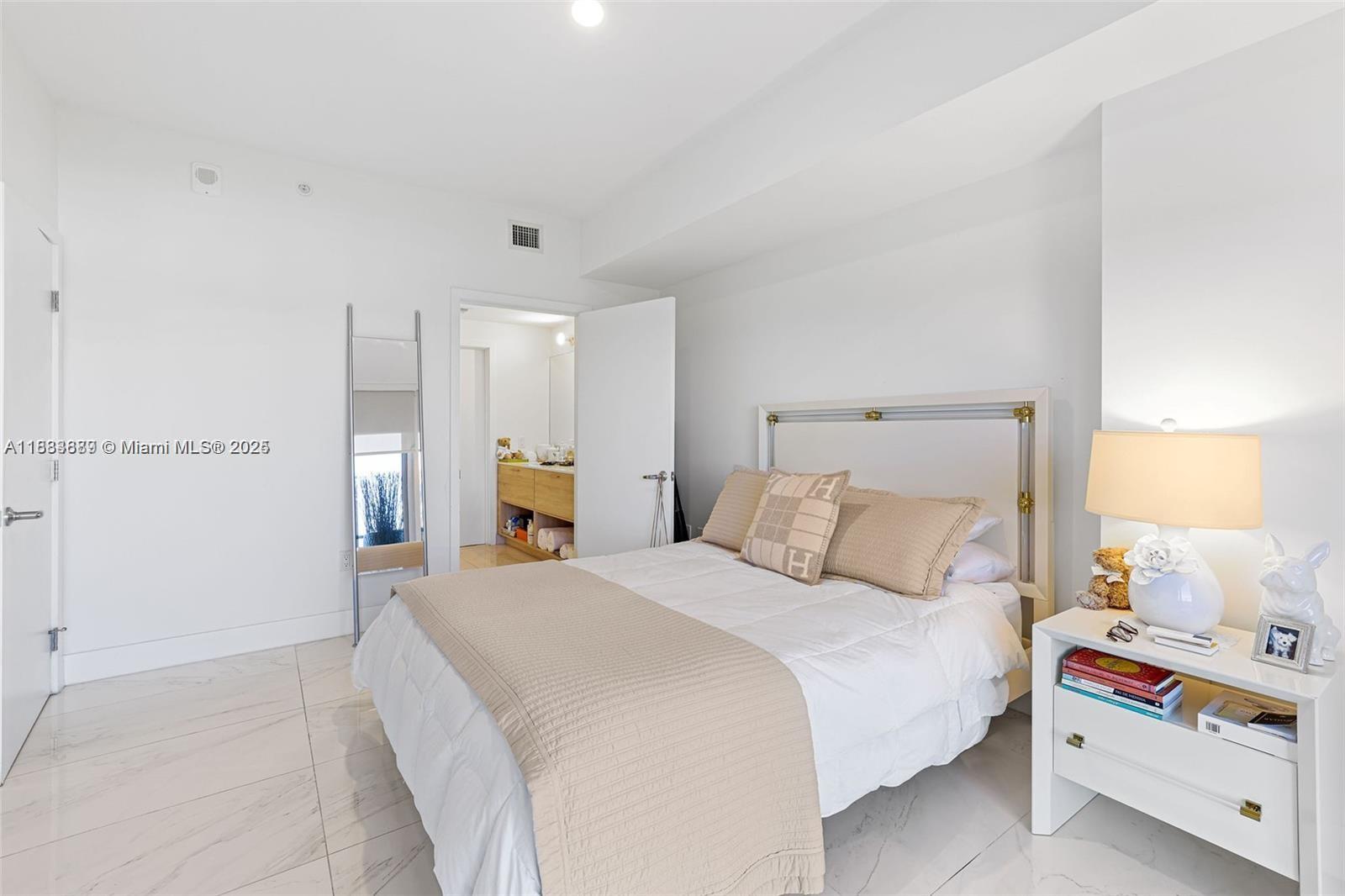 THE HARBOUR SOUTH CONDO - Residential Lease