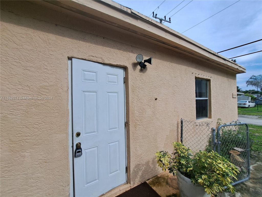 Photo of 2518 Taft St #2, Hollywood, FL 33020 (MLS # A11659274)