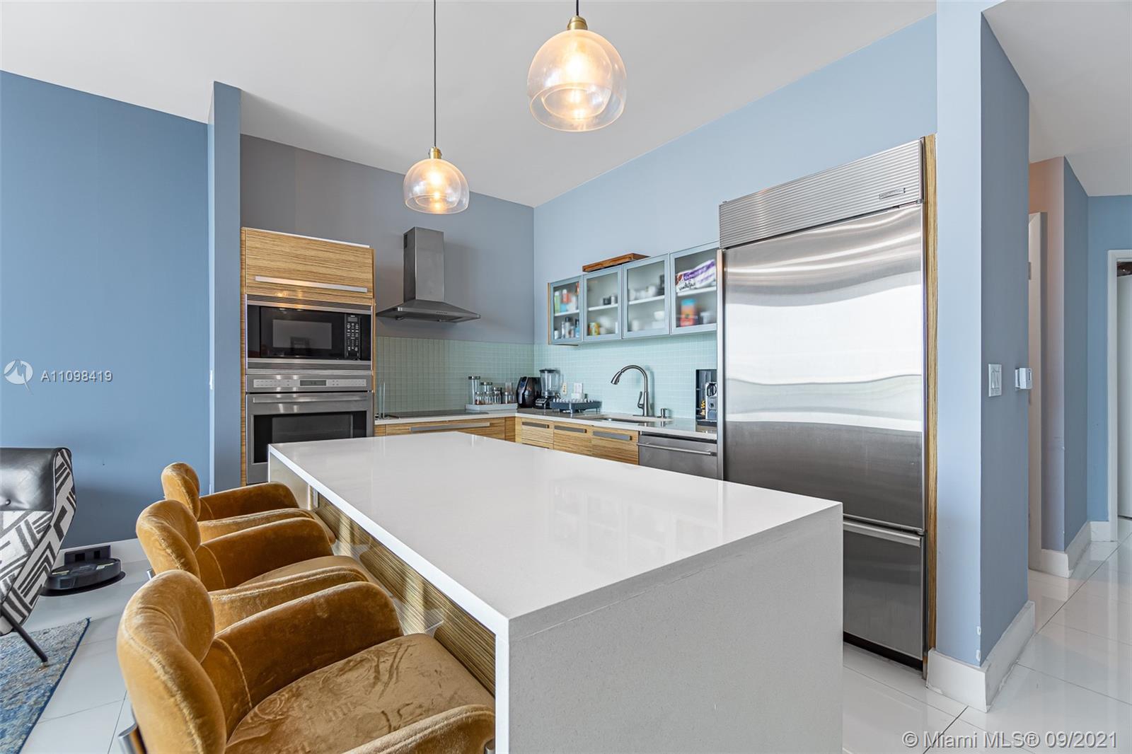 PARAMOUNT BAY CONDO - Residential