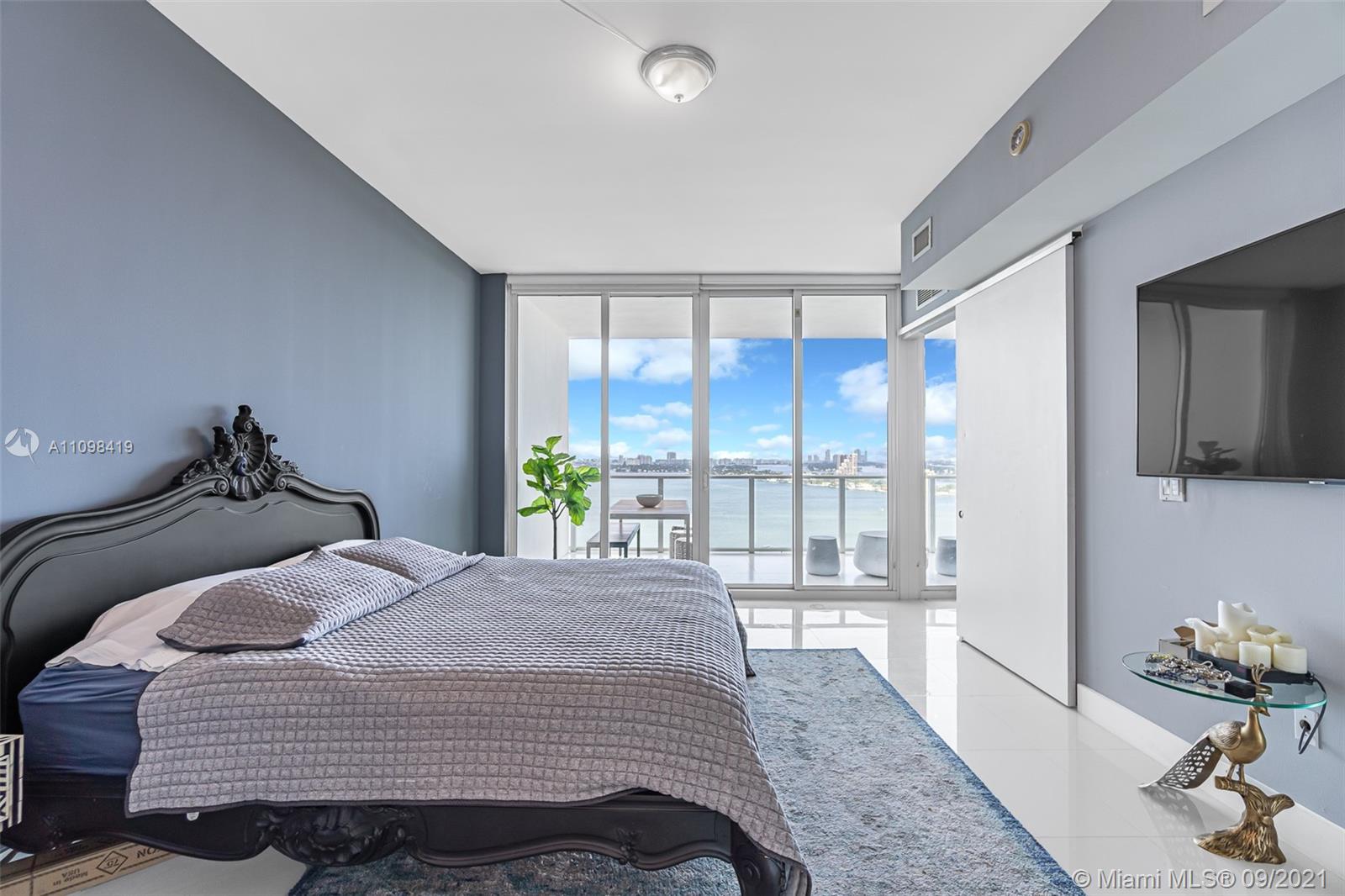 PARAMOUNT BAY CONDO - Residential