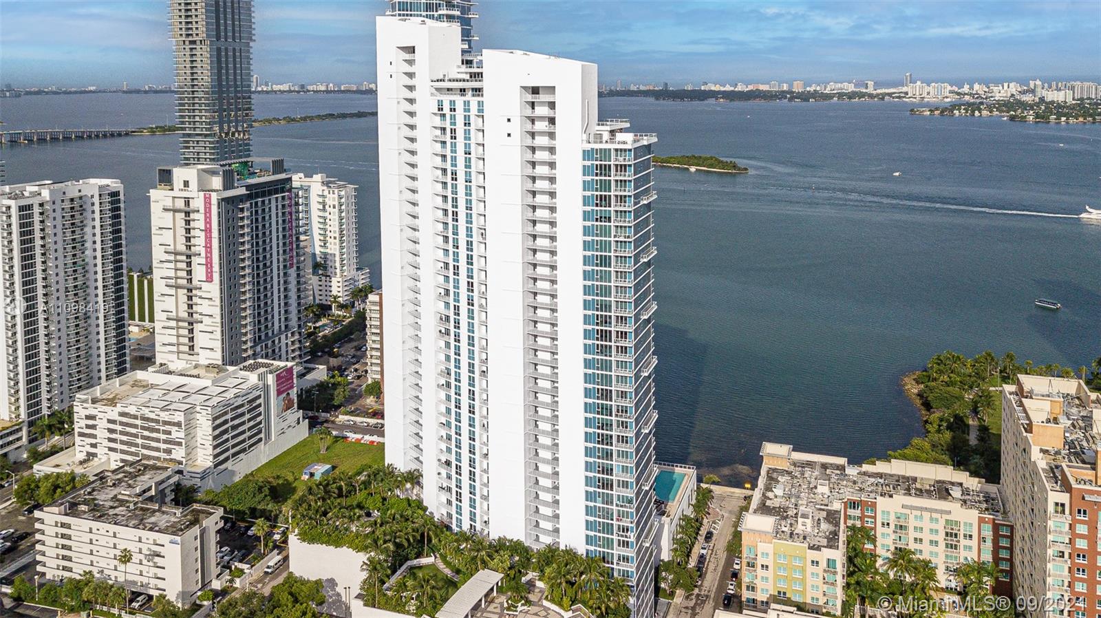 PARAMOUNT BAY CONDO - Residential