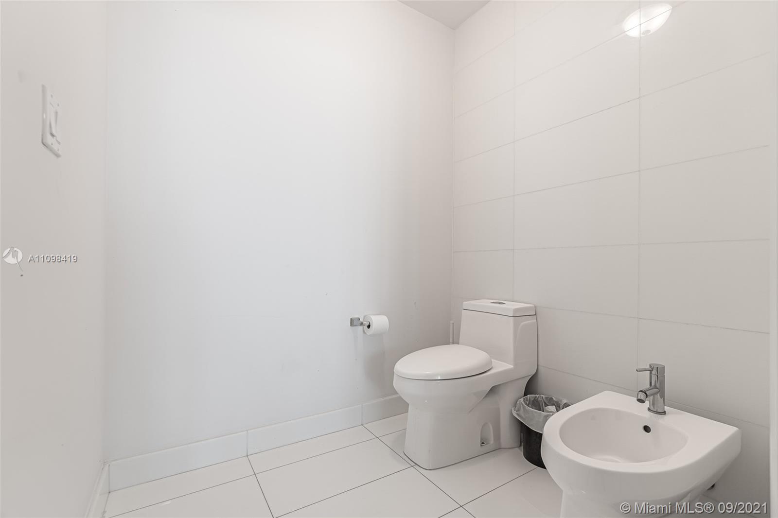 PARAMOUNT BAY CONDO - Residential