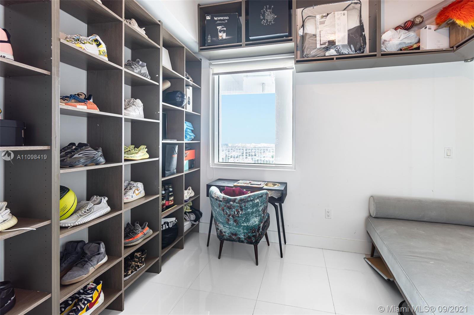 PARAMOUNT BAY CONDO - Residential