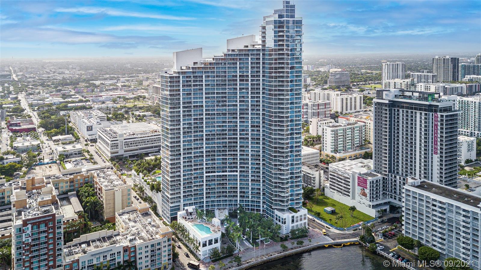 PARAMOUNT BAY CONDO - Residential