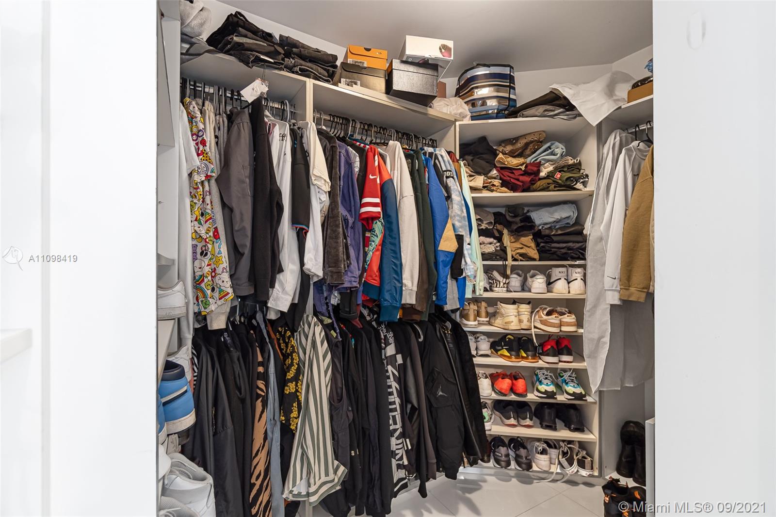 PARAMOUNT BAY CONDO - Residential