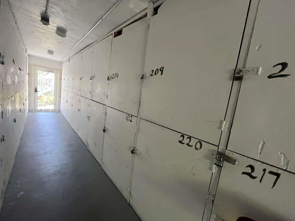 PASADENA GARDEN APARTMENT - Residential