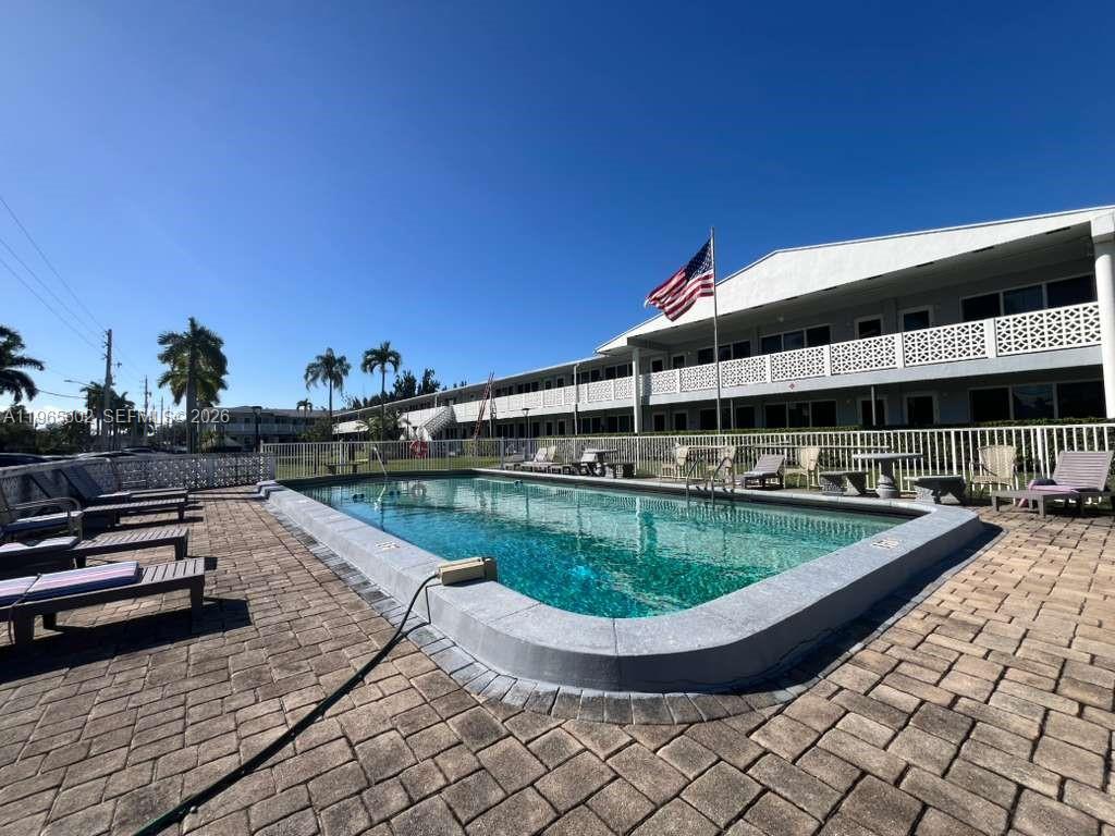 PASADENA GARDEN APARTMENT - Residential