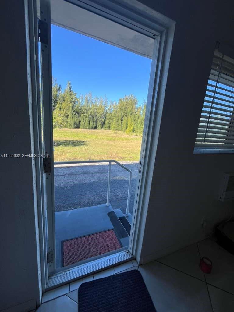 PASADENA GARDEN APARTMENT - Residential