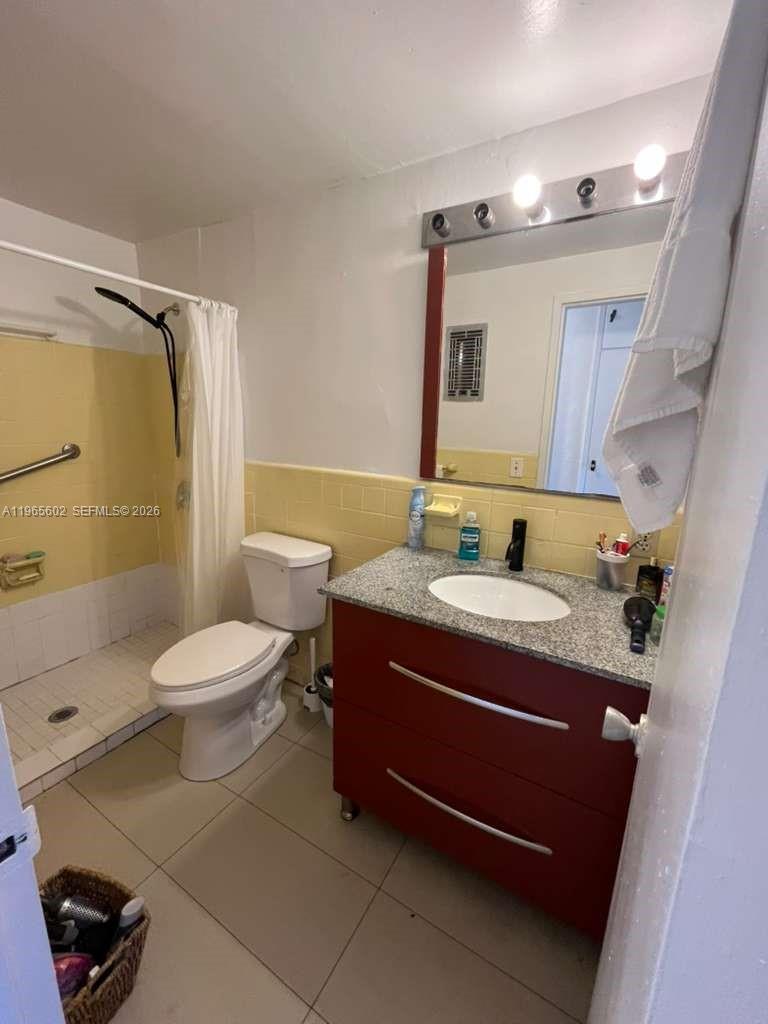 PASADENA GARDEN APARTMENT - Residential