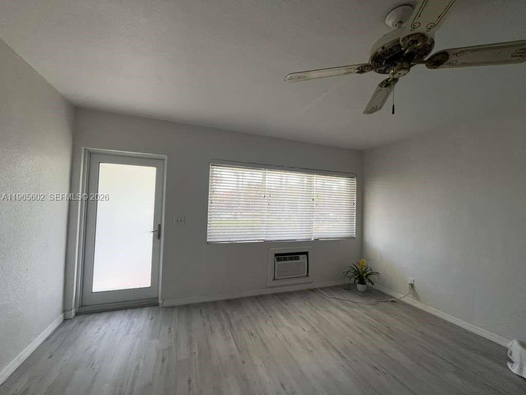 PASADENA GARDEN APARTMENT - Residential