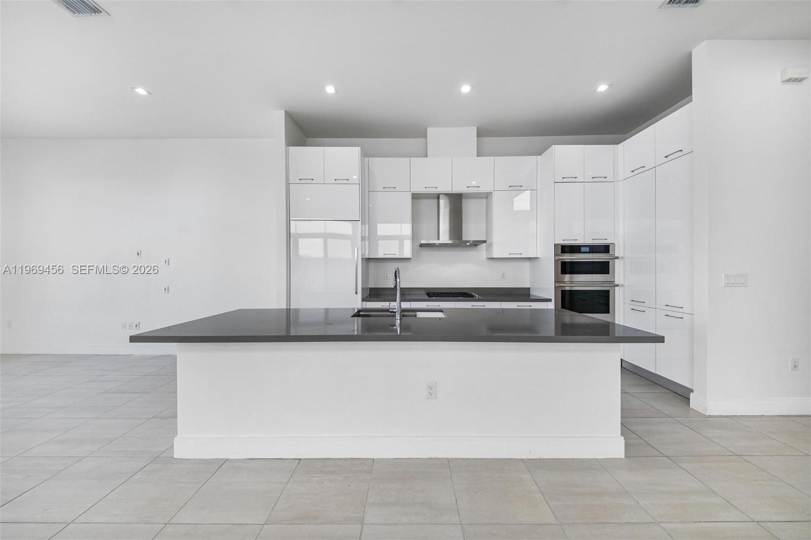 DOWNTOWN DORAL SOUTH PHAS - Residential Lease