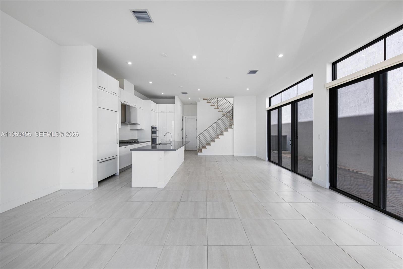 DOWNTOWN DORAL SOUTH PHAS - Residential Lease