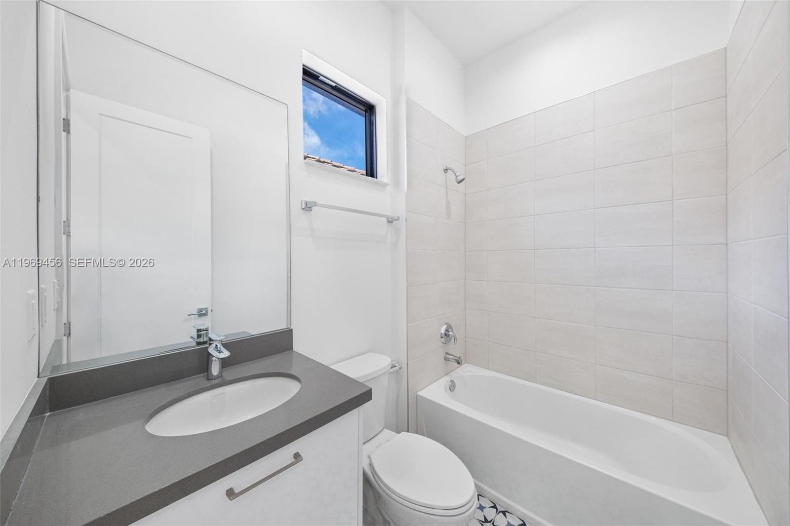 DOWNTOWN DORAL SOUTH PHAS - Residential Lease