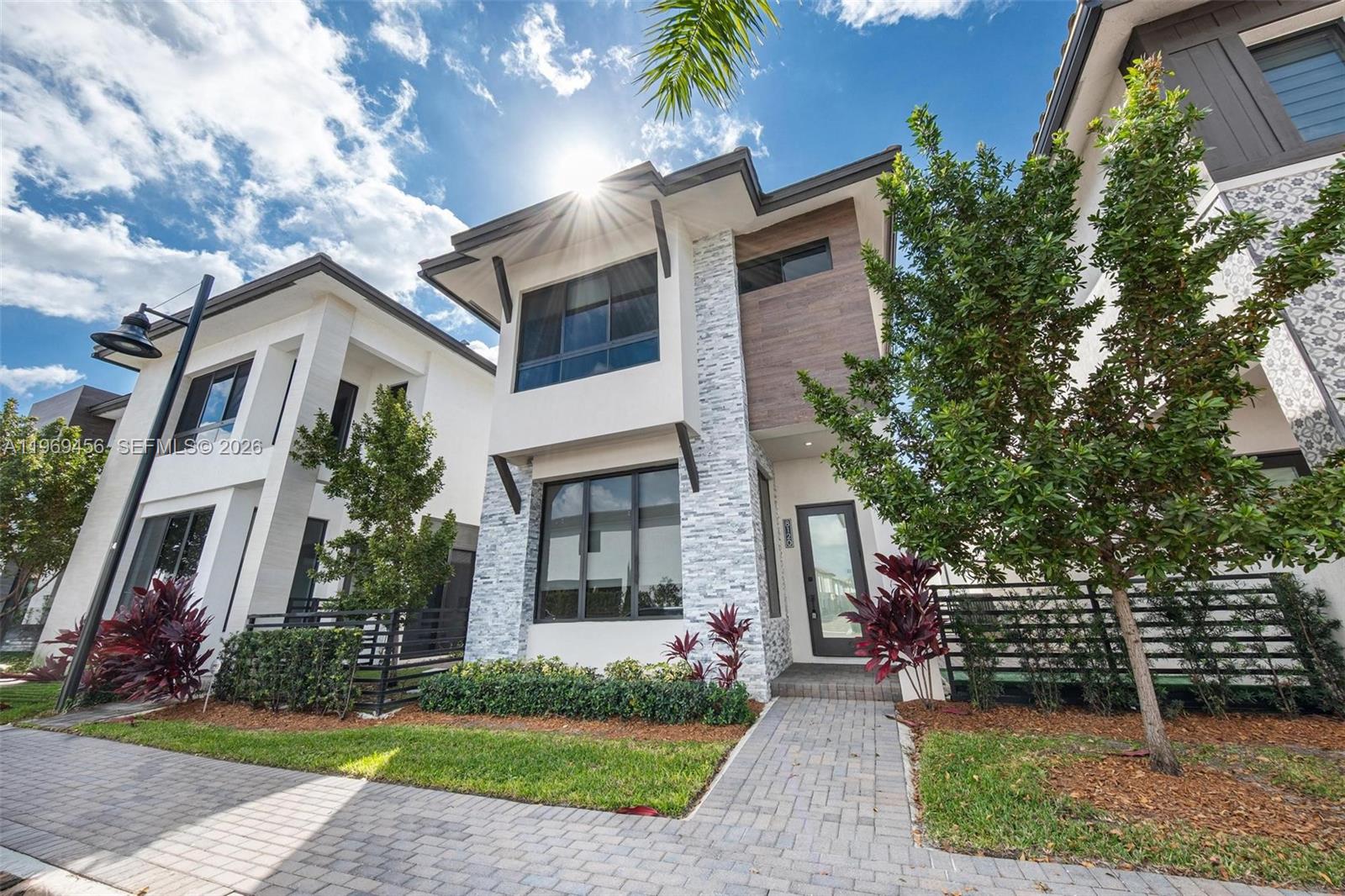 DOWNTOWN DORAL SOUTH PHAS - Residential Lease