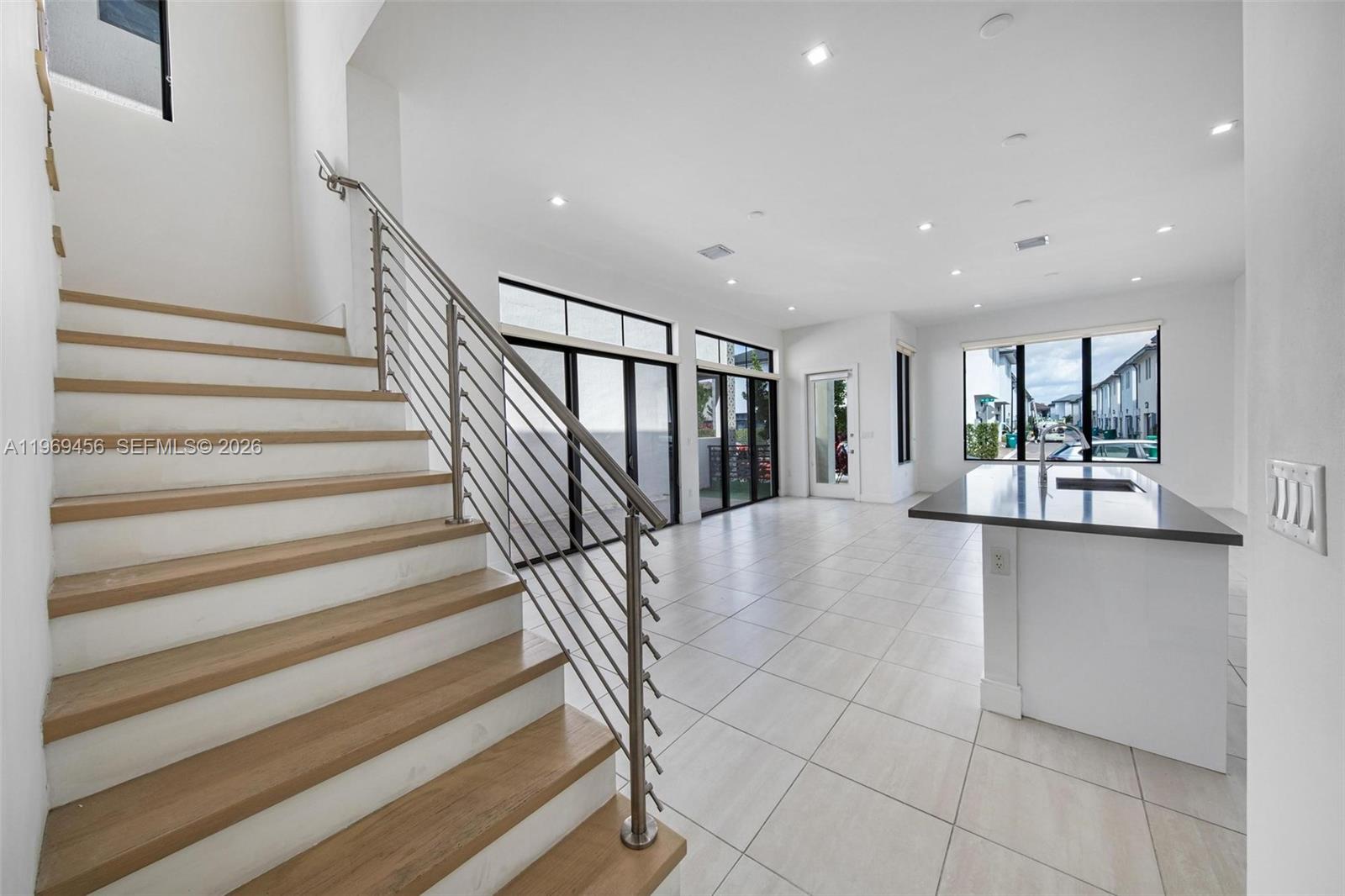 DOWNTOWN DORAL SOUTH PHAS - Residential Lease