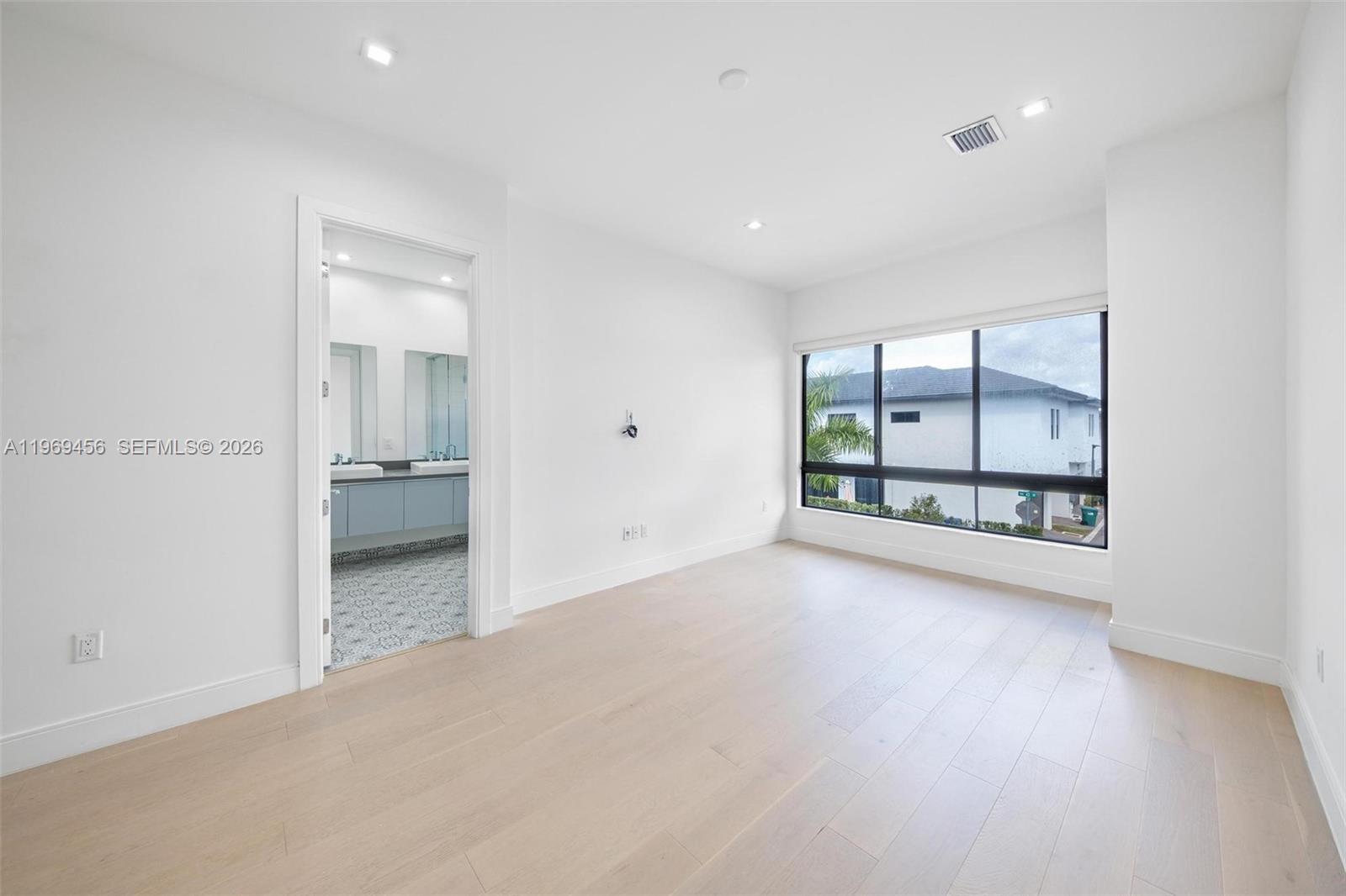 DOWNTOWN DORAL SOUTH PHAS - Residential Lease