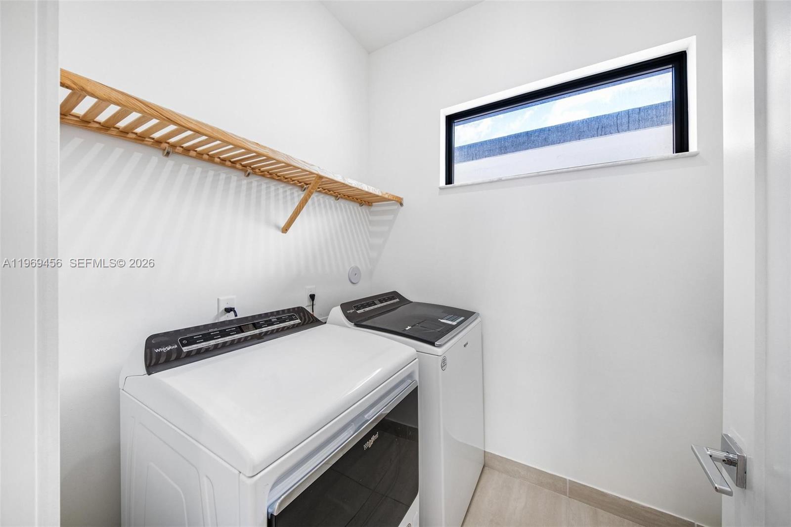 DOWNTOWN DORAL SOUTH PHAS - Residential Lease