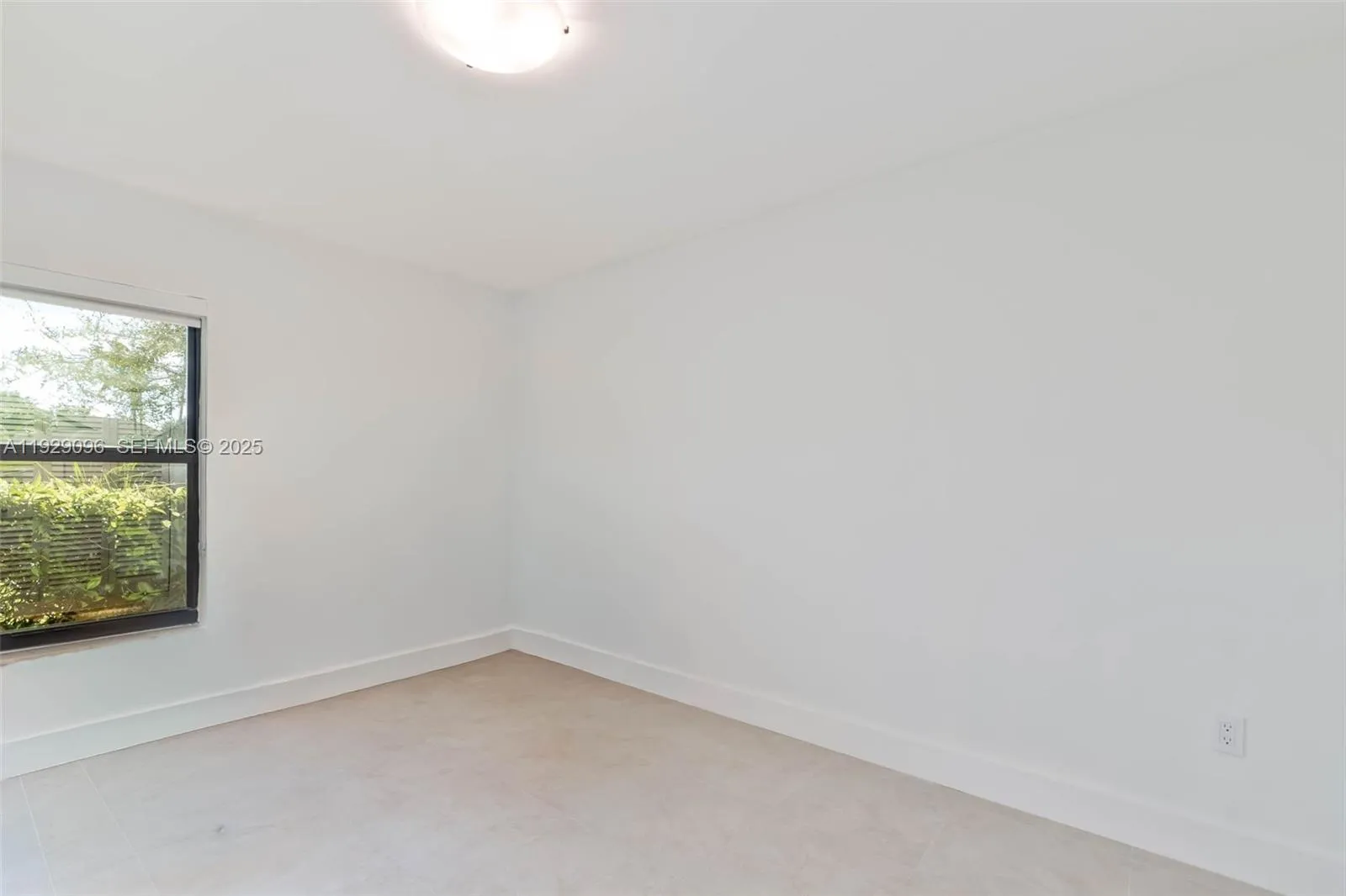 Miami, Florida 33176, United States, 4 Bedrooms Bedrooms, ,2 BathroomsBathrooms,Residential,Active,255144