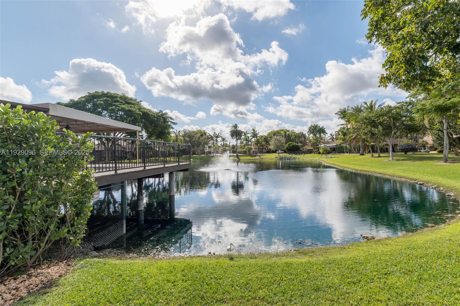 BRIAR LAKE - Residential