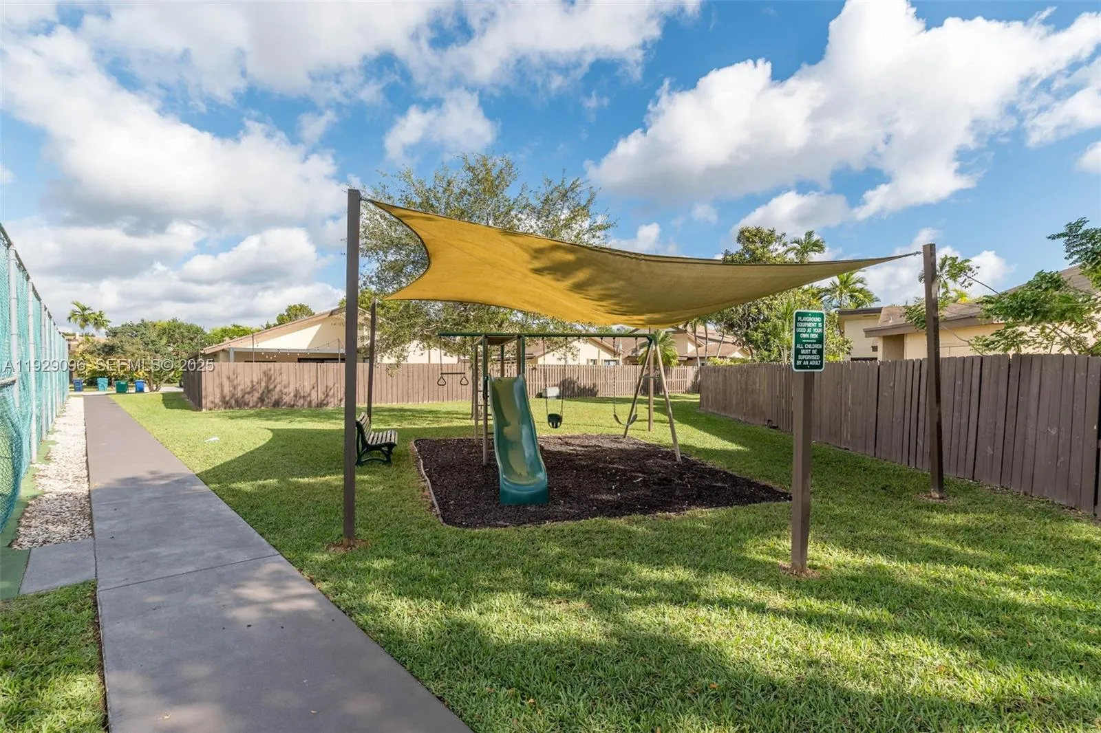 Miami, Florida 33176, United States, 4 Bedrooms Bedrooms, ,2 BathroomsBathrooms,Residential,Active,255144