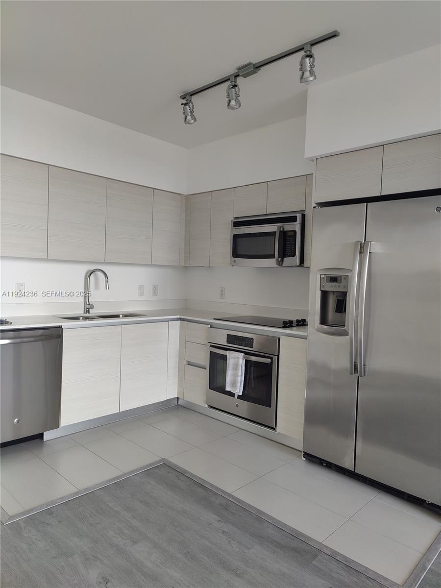 4250 BISCAYNE BOULEVARD C - Residential Lease