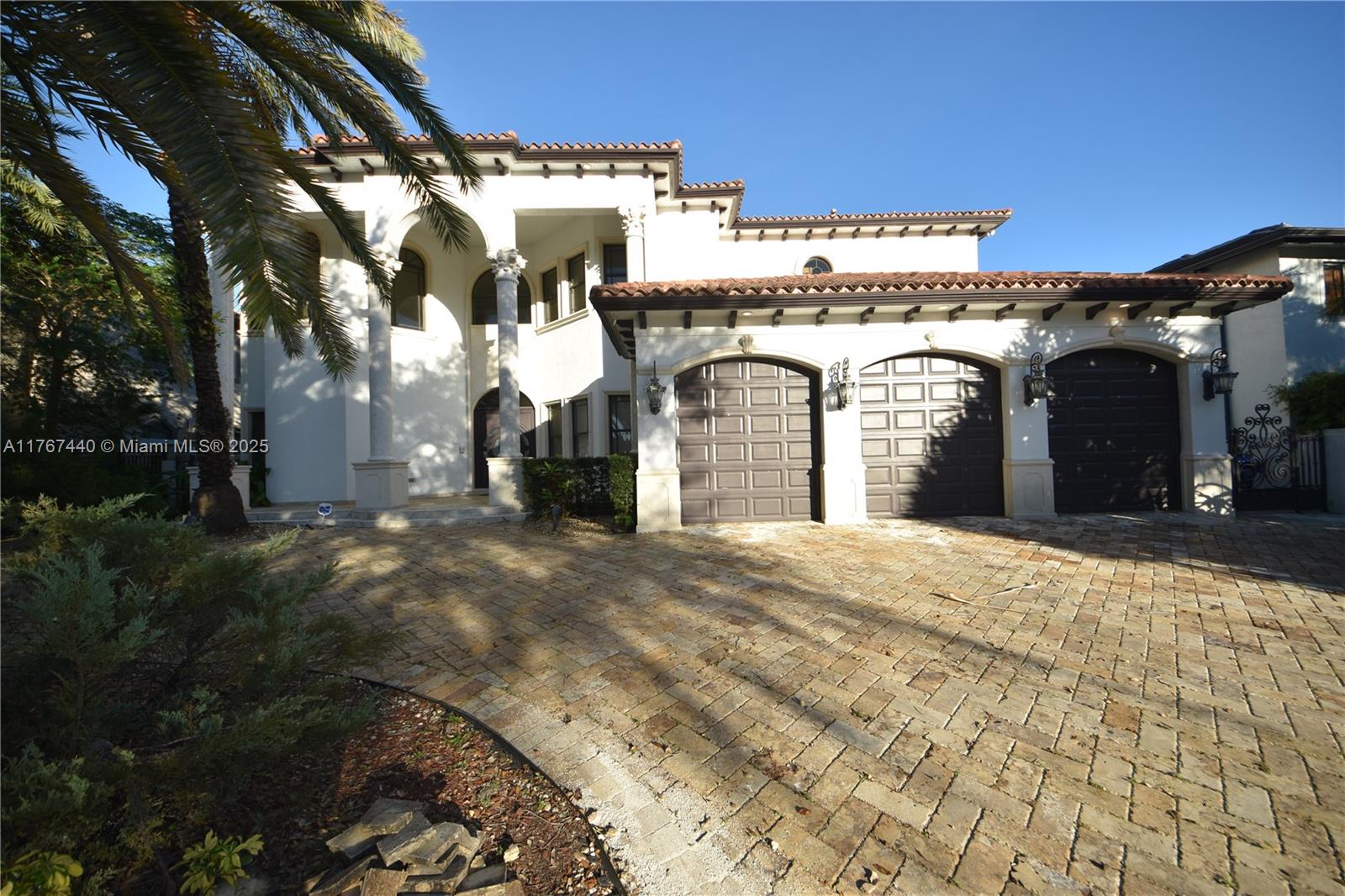Rental Property at 16665 Nw 86th Ct, Miami Lakes, Miami-Dade County, Florida - Bedrooms: 5 
Bathrooms: 5  - $7,000 MO.