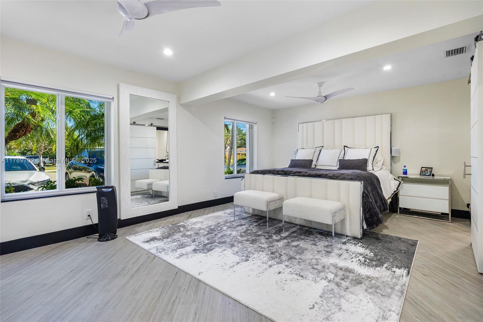 517 S Riverside Dr .