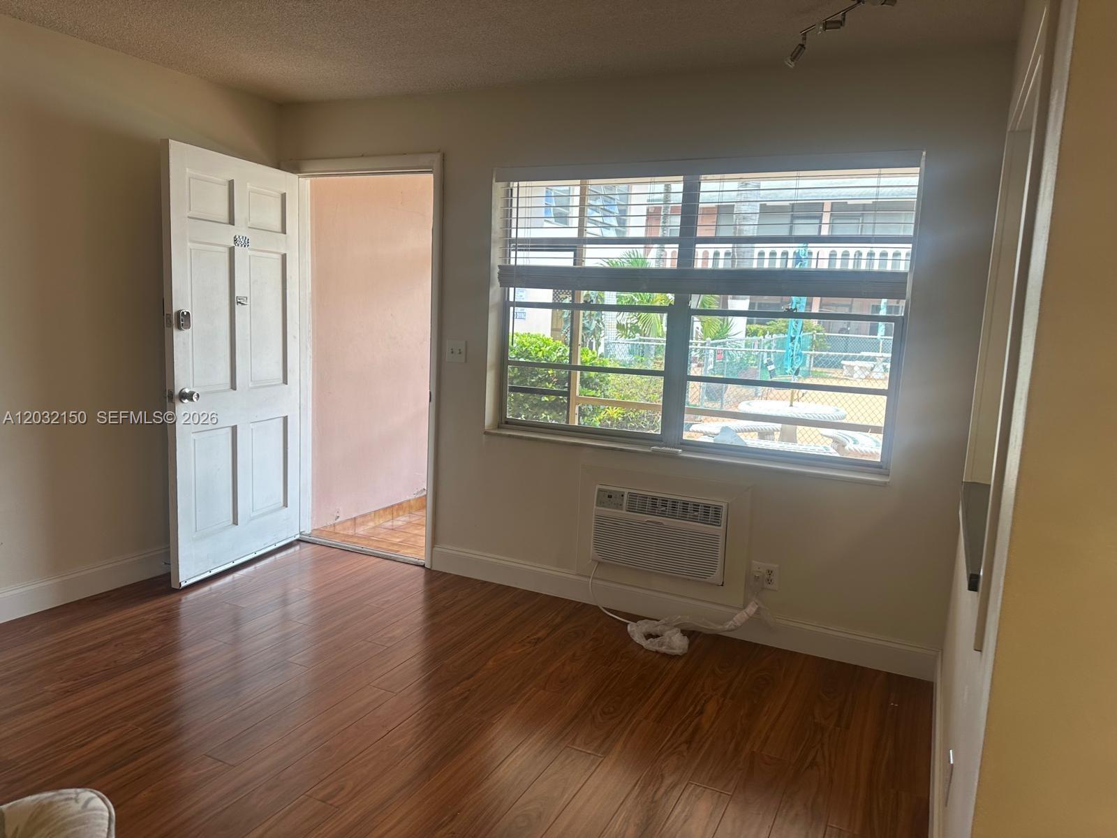 160 NE 8th Ave 25A, Hallandale Beach FL 33009