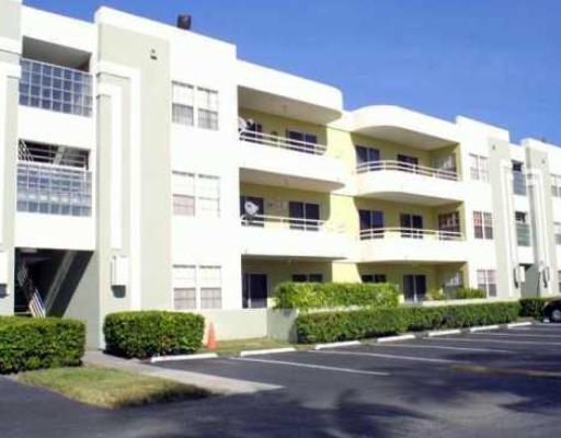Modern Art-Deco Style Complex walking distance to South Campus of Miami-Dade College, shopping & bus stop. 2 spacious master bedrooms each w/their own private baths & walk-in closets. Large balcony with peaceful view. washer & dryer conveniently located inside stylish condo.