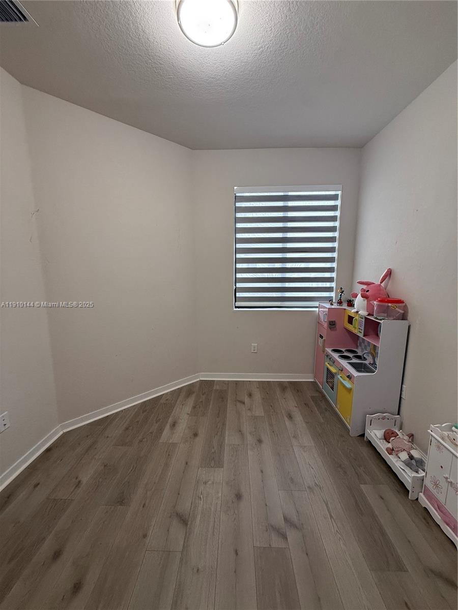 MC RESIDENTIAL - Residential Lease