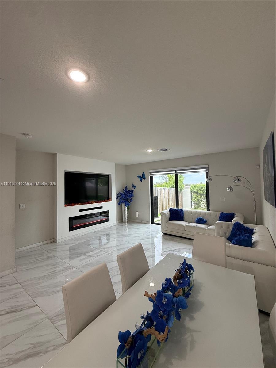 MC RESIDENTIAL - Residential Lease