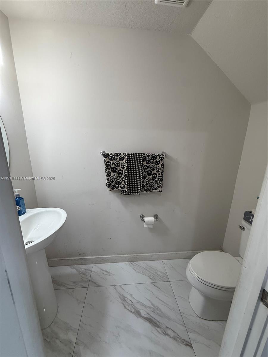 MC RESIDENTIAL - Residential Lease