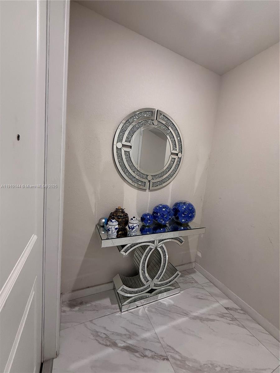 MC RESIDENTIAL - Residential Lease