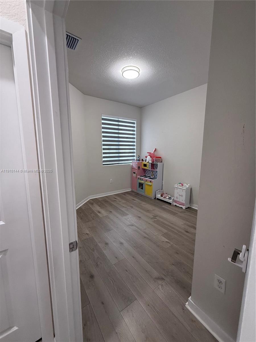 MC RESIDENTIAL - Residential Lease