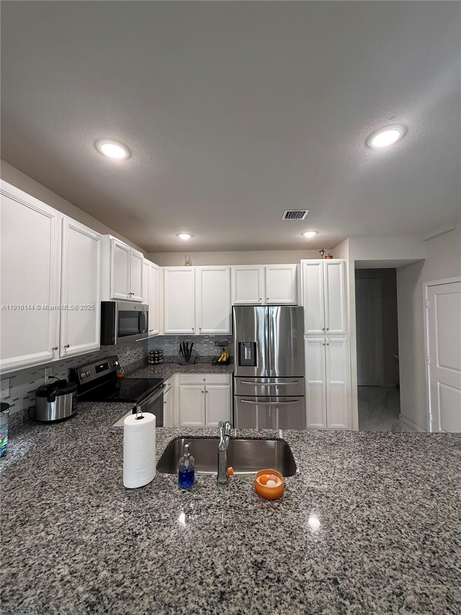 MC RESIDENTIAL - Residential Lease