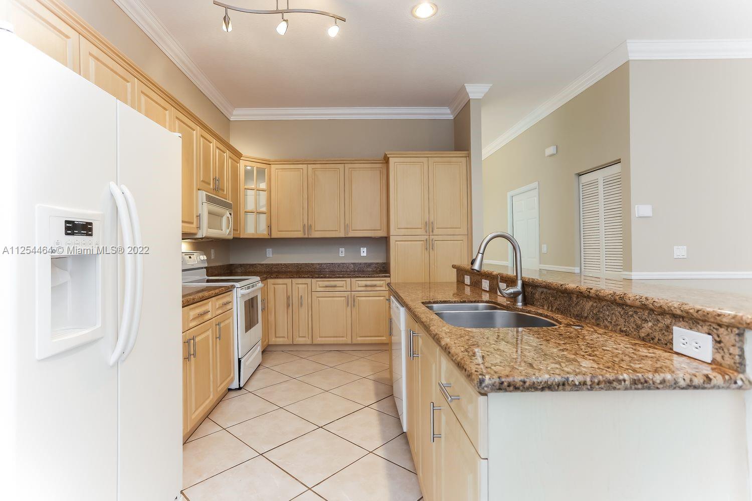 TOWNGATE - Residential Lease