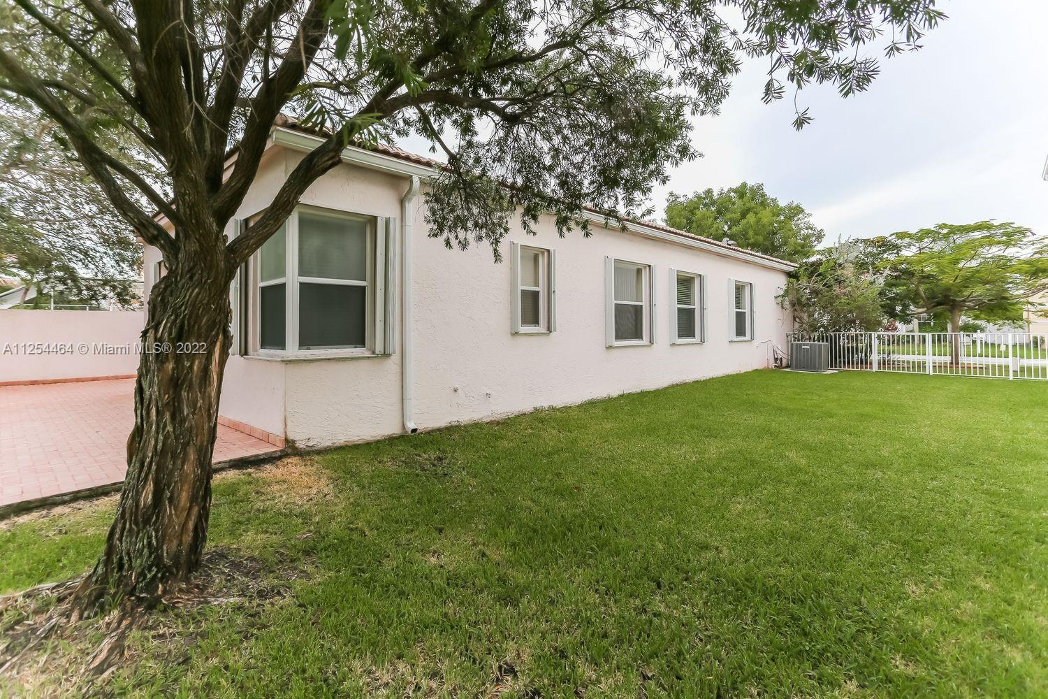 TOWNGATE - Residential Lease