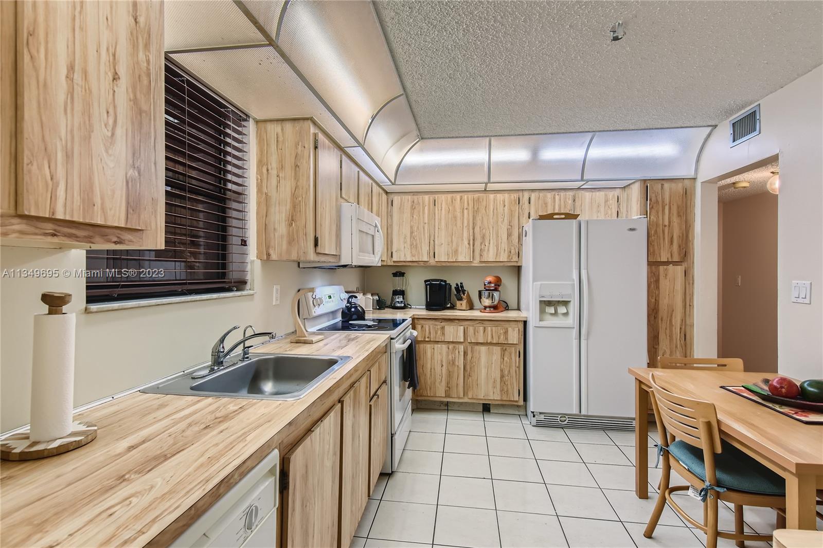 SUMMERTREE VILG CALIF CL - Residential