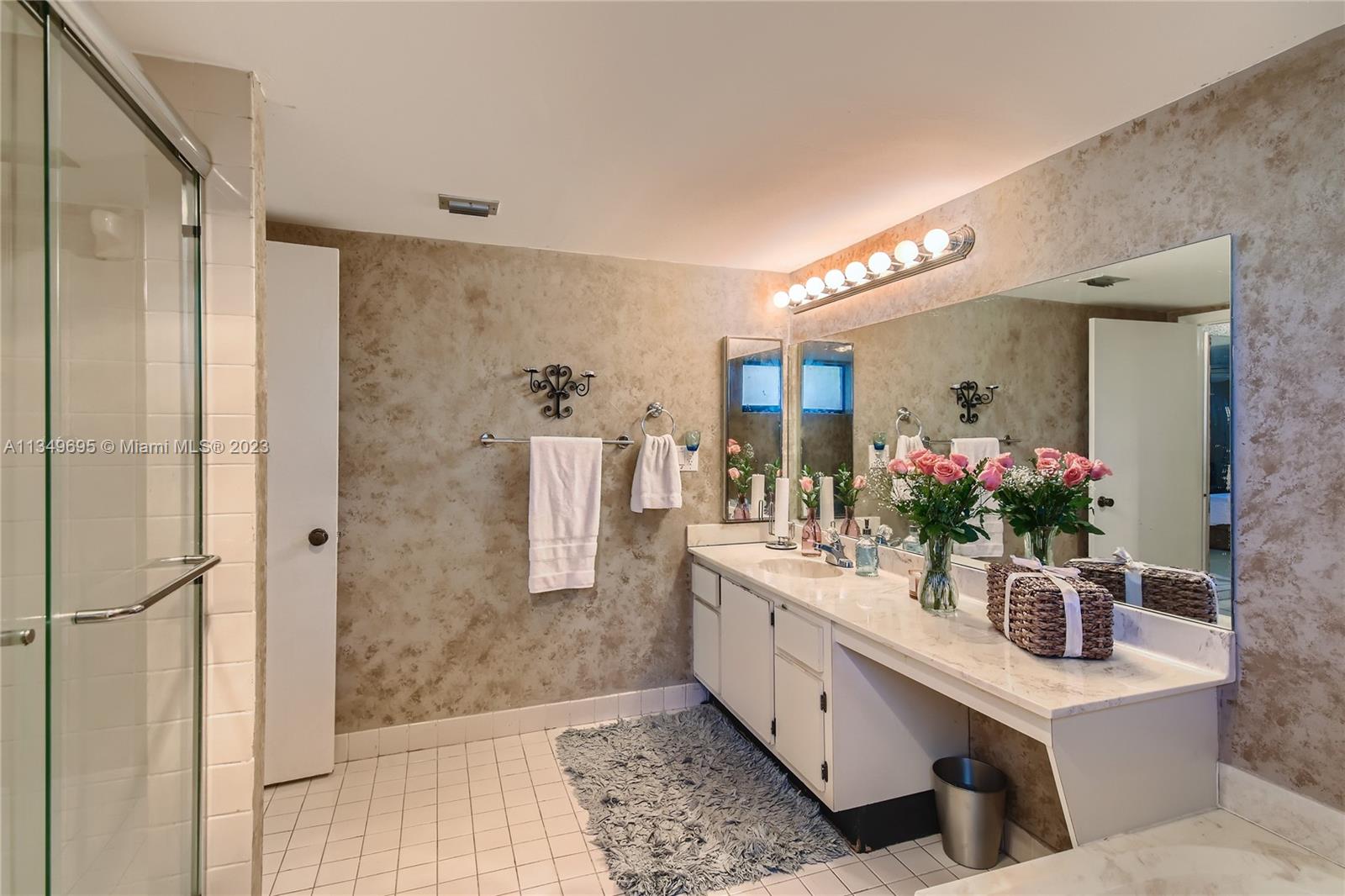 SUMMERTREE VILG CALIF CL - Residential