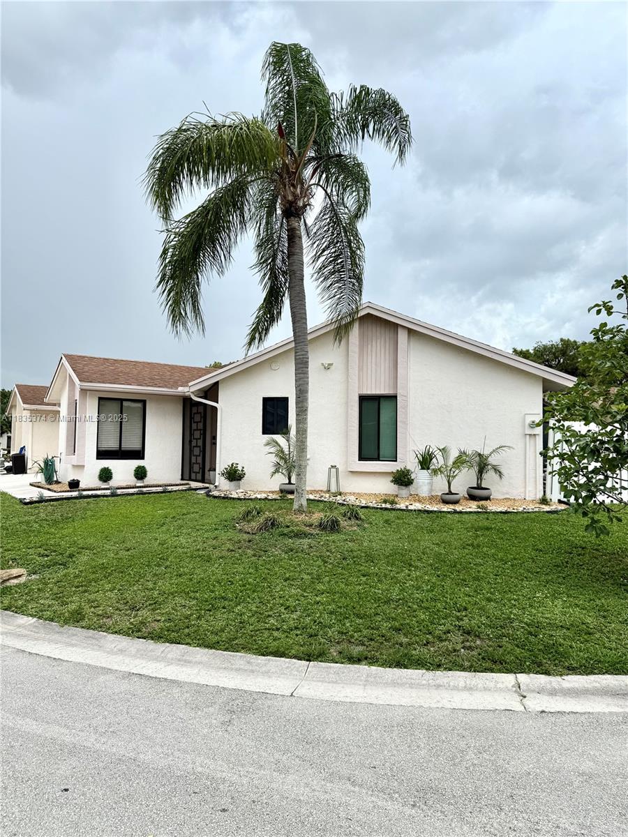 Beautiful 2 Bed / 2 Bath with Floridian Room & Corner Lot!
Don’t miss this well-maintained home featuring stainless steel appliances, granite countertops with wood accents, and ample counter space. Enjoy your private patio, a spacious Floridian room, and a desirable corner lot—perfect for relaxing or entertaining! The master bathroom has been beautifully renovated for added comfort and style.
Located near 441, you’ll have quick access to shopping, dining, schools, and the hospital. The community offers fantastic amenities including a swimming pool, tennis courts, basketball courts, and a playground.
*Credit Score 700 -Pet-friendly (maximum 2 pets). Move-in ready August 6.
HOA form attached.
A perfect rental for families seeking comfort, space, and convenience!