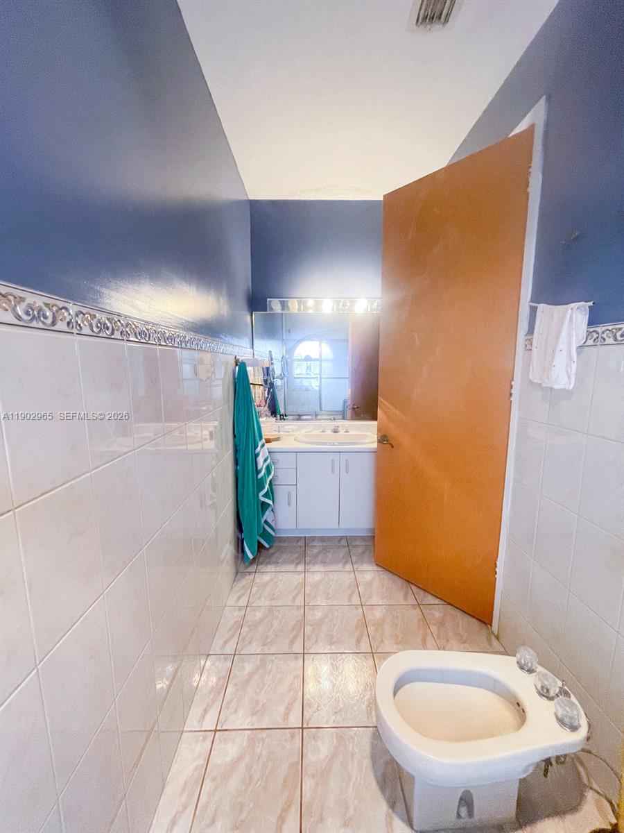 MEDITERRANEAN CONDO - Residential