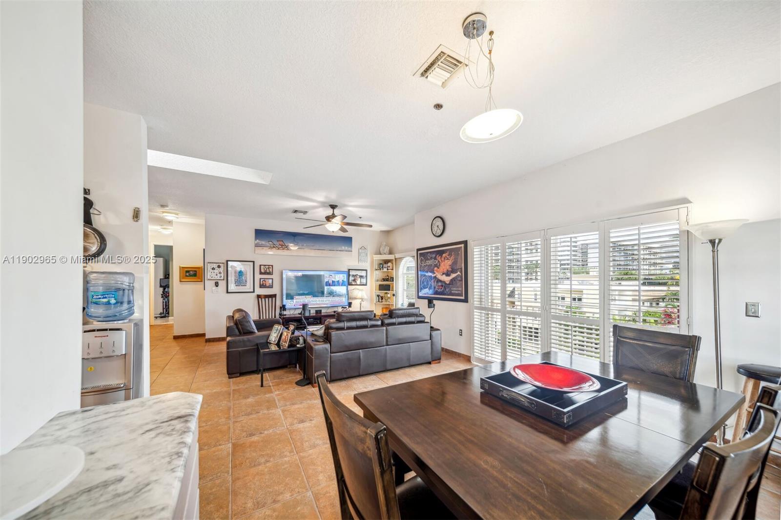 9008 Collins Ave 402