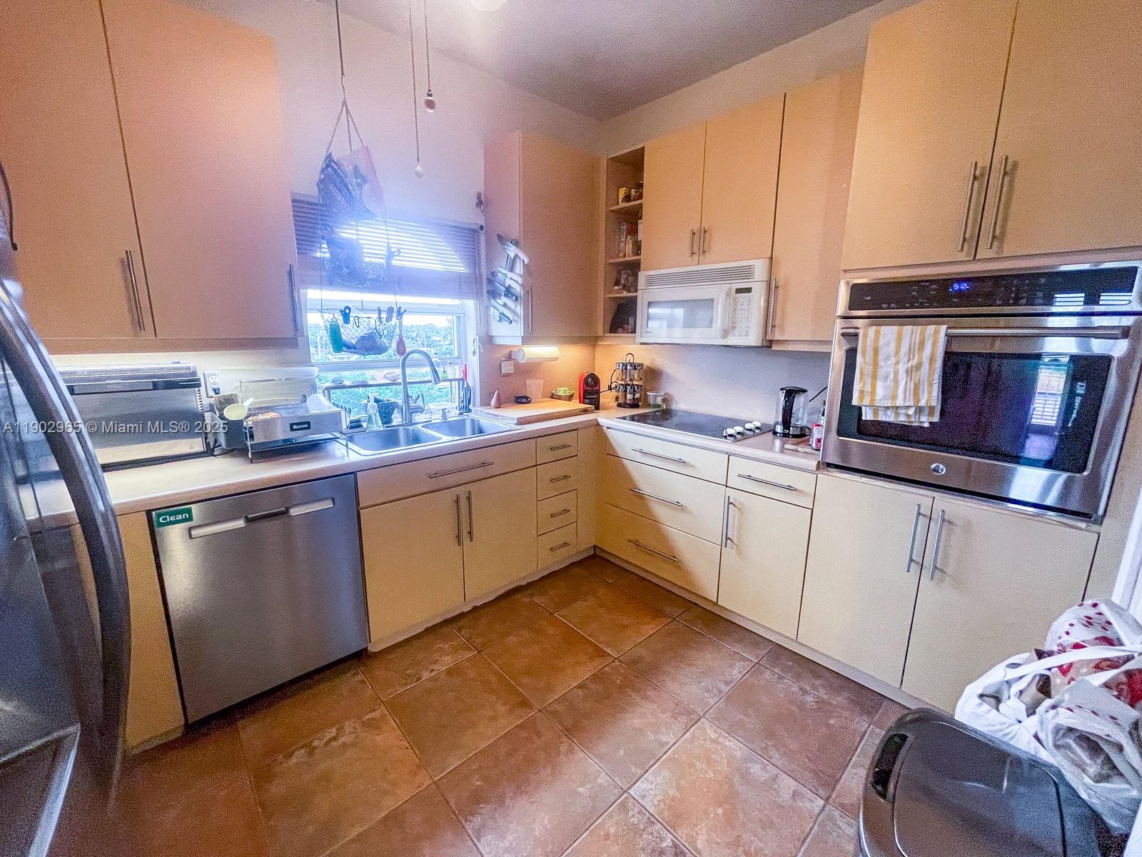 MEDITERRANEAN CONDO - Residential