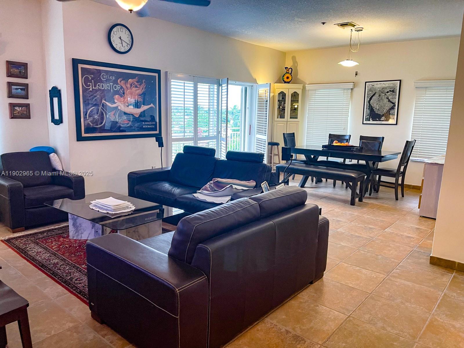9008 Collins Ave 402